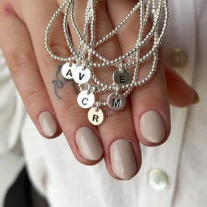 Pulsera Bolitas con Dije Letra